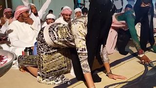 Сексуальные мусульманки танцуют перед зрителями и трясут задницами